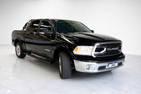 RAM CLASSIC 5.7 V8 GASOLINA LARAMIE CD 4X4 AUTOMÁTICO